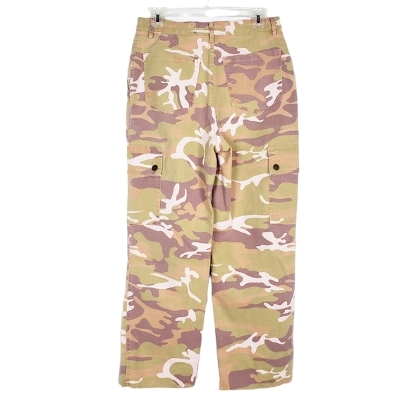 HOLLISTER ultra high rise mom jeans in camo camouflage - Picture 2 of 4